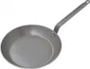 A single carbon steel frying pan is shown against a white background. Náhled obrázku produktu
