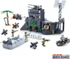 A collection of toy building blocks depicting a military scene with a fort, vehicles, and figures. Podgląd zdjęcia produktu