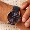 A close-up shot of a man's wrist wearing a Casio Edifice watch. Voir les images du produit