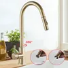 A gold kitchen faucet with a pull-down sprayer is shown on a countertop, with inset images demonstrating the spray functions. Produktbild-Vorschau
