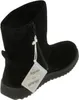A black boot with a tag attached. Anteprima dell’immagine prodotto