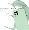 A light green phone case is shown with splashes of liquid around it, highlighting its material and ease of cleaning. Produktbild-Vorschau