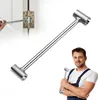 A tool for adjusting door hinges, shown with a person and a demonstration. Produktbild-Vorschau