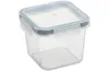 A clear studio shot of a square plastic food storage container with a green lid and clear body. Voir les images du produit