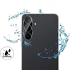 Close-up of a smartphone's rear camera module with water splashes around it, and a water-resistant icon in the lower-left corner. Produktbild-Vorschau