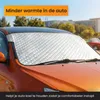Sonnenschutzfolie an der Windschutzscheibe eines Autos Produktbild-Vorschau