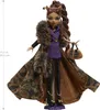 A full-body studio shot of a Monster High doll. Voir les images du produit