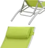 A close-up view of a green lounge chair with a white frame and a green pillow. Voir les images du produit