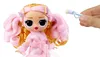 A doll with pink and gold hair, wearing a pink robe, is shown with a small accessory held by a hand. Voir les images du produit