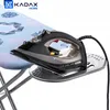 A black iron rests on a silver metal tray attached to a folding ironing board with a blue patterned cover. Produktbild-Vorschau