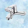 A chrome-finished bathtub faucet with dimensions indicated by dotted lines and measurements. Produktbild-Vorschau