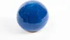 A single blue ceramic garden ball on a white background. Produktbild-Vorschau