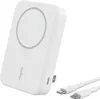 A white Belkin BoostCharge Pro magnetic power bank with two USB-C cables. Voir les images du produit