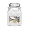 A Yankee Candle Baby Powder scented candle in a glass jar with a lid. Anteprima dell’immagine prodotto