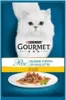 A package of Gourmet cat food featuring a white cat and a plate of chicken. Anteprima dell’immagine prodotto