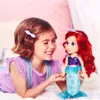 Jakks Pacific - Lalka Ariel 38cm z Disney 100-lecia, Mała Anteprima dell’immagine prodotto 9