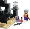 A LEGO Minecraft End Arena set with a minifigure, accessories, and part of the arena structure. Produktbild-Vorschau