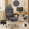 A dark gray office chair with a footrest is shown in a room with a desk and computer. Anteprima dell’immagine prodotto