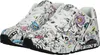 A pair of white sneakers with a cartoon-like doodle print. Produktbild-Vorschau