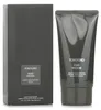 Crema hidratante corporal TOM FORD Oud Wood, de textura Vista previa de la imagen del producto 2