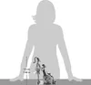 A silhouette of a person is shown behind a small metal sculpture of a caregiver assisting a person in a wheelchair. A ruler graphic indicates the height of the sculpture. Voir les images du produit
