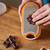 Ručné strúhadlo FISKARS s nádobou FF 17,7 cm Náhľad obrázku produktu 2