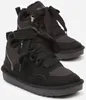 Two black winter sneakers are shown from a diagonal angle against a white background. Anteprima dell’immagine prodotto