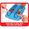 Children's hands are shown pressing buttons on a toy race track, with two toy cars at the starting gate. Produktbild-Vorschau