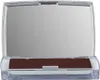 An open compact makeup case with a mirror and a brown powder. Voir les images du produit
