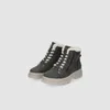 A pair of gray winter boots with white fur lining and laces, displayed against a plain light gray background. Produktbild-Vorschau