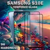A Samsung S10e phone with tempered glass screen protectors displayed against a vibrant, abstract beach scene. Produktbild-Vorschau