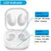 An open white charging case for earbuds with instructional text and diagrams indicating LED charging status. Produktbild-Vorschau