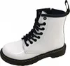 Stivali da bambina Dr Martens Delaney in vernice bianca, Anteprima dell’immagine prodotto 3