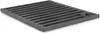 A dark gray metal grate with parallel slots, seen from a slightly elevated diagonal angle against a white background. Anteprima dell’immagine prodotto