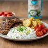 Griechischer Teller mit Tzatziki Dip und Physis of Crete Glas Produktbild-Vorschau