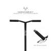 A close-up view of the handlebars and stem of a scooter, with text describing its features. Produktbild-Vorschau