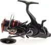 A black and red fishing reel is shown against a white background. Produktbild-Vorschau