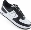 A studio shot of a single Nike Air Force 1 Low '07 shoe. Anteprima dell’immagine prodotto