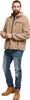 A man wearing a beige fleece jacket and blue jeans, standing against a white background. Anteprima dell’immagine prodotto
