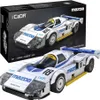 A product shot of a toy car model kit and its packaging. Voir les images du produit