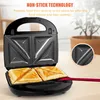 A sandwich maker with four cooked sandwiches on its lower plate, and the top plate open. A red spatula is seen on the lower plate. Produktbild-Vorschau