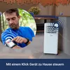 A man in athletic wear looking at his phone while exercising, with a portable air conditioner in the background. A text overlay reads 'Mit einem Klick Gerät zu Hause steuern' (Control device at home with one click). Produktbild-Vorschau