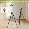 Two green laser levels on tripods in a room with wood-paneled walls and a wooden floor. Produktbild-Vorschau