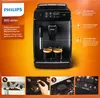 A Philips 800 Series espresso machine is shown with feature callouts and smaller inset images demonstrating its use. Voir les images du produit