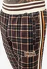 Close-up of plaid trousers with a side stripe and a zipped pocket. Anteprima dell’immagine prodotto