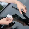 A person is cleaning a car windshield with a wiper blade repair tool. Anteprima dell’immagine prodotto