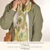styleBREAKER Damen Schal mit buntem Batik Blumen Muster und Produktbild-Vorschau 6