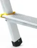 Close-up view of a section of a ladder, showing the step, support structure, and foot. Anteprima dell’immagine prodotto