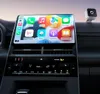 A car's dashboard with a smartphone displaying CarPlay. Anteprima dell’immagine prodotto