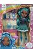 A Rainbow High doll named Misty in her "Sparkle & Shine" packaging, which includes accessories and a backdrop. Anteprima dell’immagine prodotto